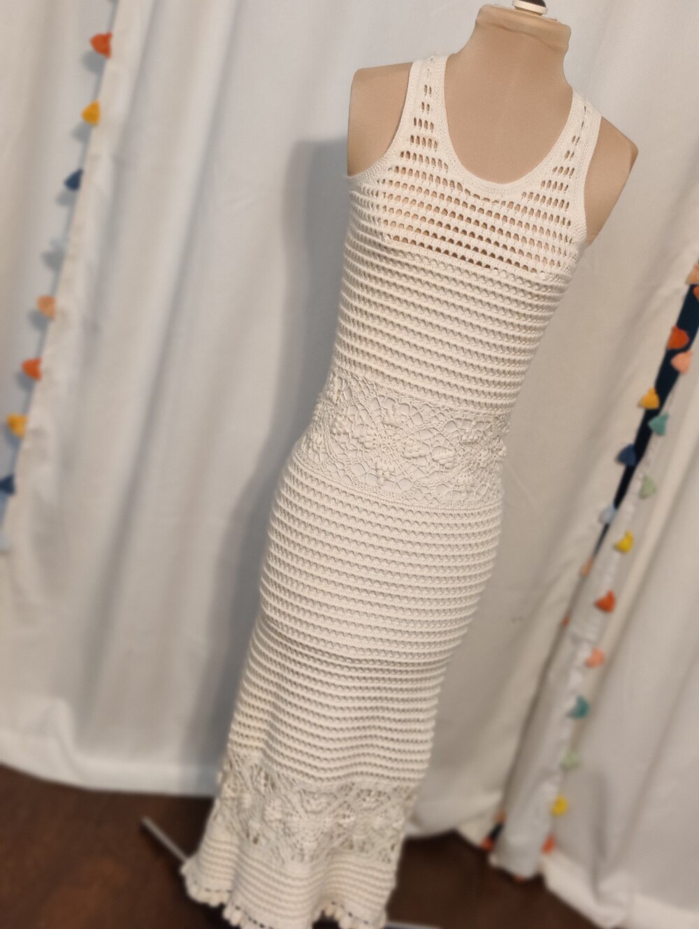 Tory Burch natural fiber Soft Sexy Macrame Maxi Dress Peek A Boo Lined Chic